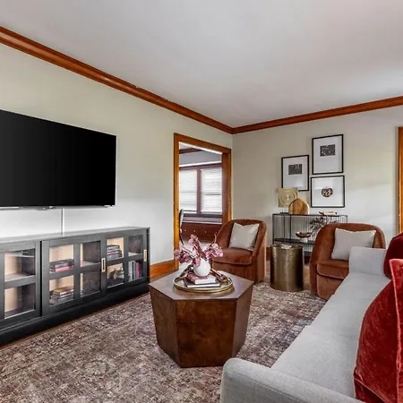 Stunning 3Br - Near Cleveland Clinic Main Campus Villa